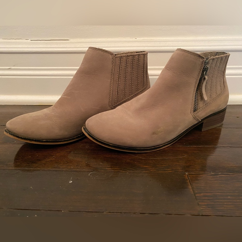 Aldo grey ankle boots. size 6.5.